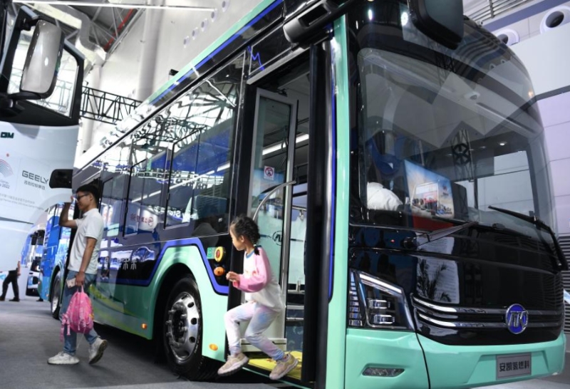 15个城市获批试点，公共领域车辆全面电动化提速为新能源汽车发展加力