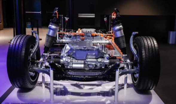 奥迪三大纯电动平台亮相，SQ6e-tron中国首秀