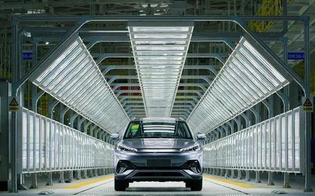 如何突破价格战陷阱？中国新能源车秀出创新硬实力