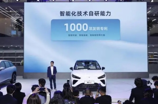 哪吒汽车北京车展“亮大招”，开启AI大模型定义汽车新时代