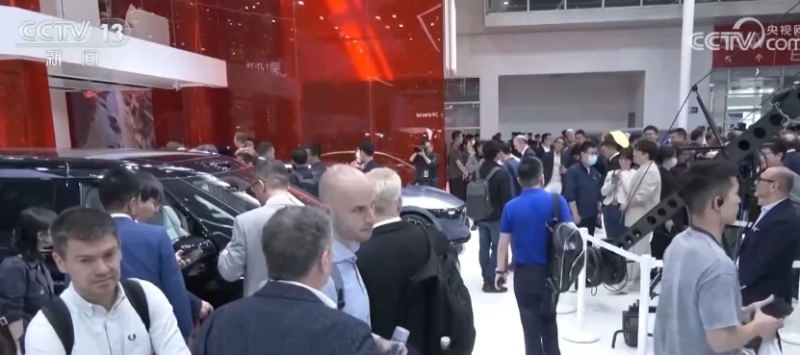 中国新能源车大放异彩吸引跨国车企与中国车企合作拥抱绿色出行