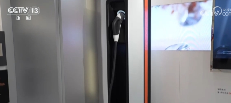 中国新能源车大放异彩吸引跨国车企与中国车企合作拥抱绿色出行