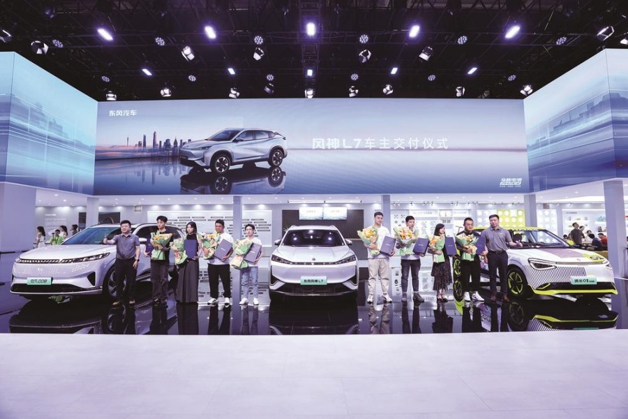 东风风神L7华南地区上市交付