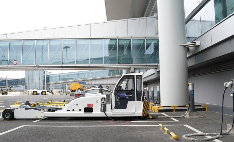 青岛机场首次保障电动汽车整车运输