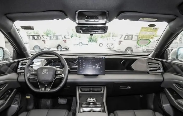 比亚迪全新中型轿车！9.98万起售，外观时尚动感，搭载五代DM混动