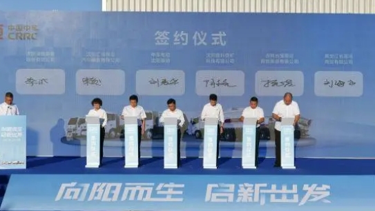 首台新能源环卫车下线沈阳铁西新能源汽车产业取得突破性进展