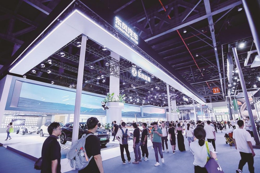 东风自主新能源汽车闪耀成都车展