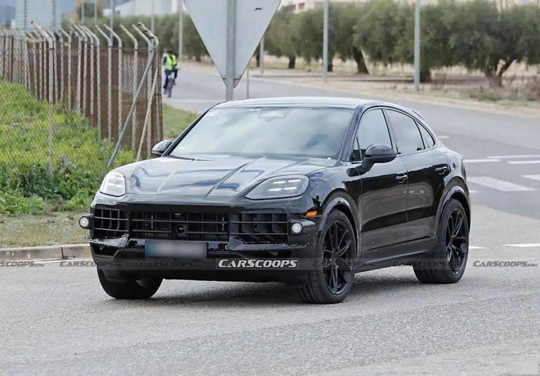 新款保时捷CayenneCoupé曝光：溜背造型配“鲨鱼鳍”，燃油动力依旧强劲？