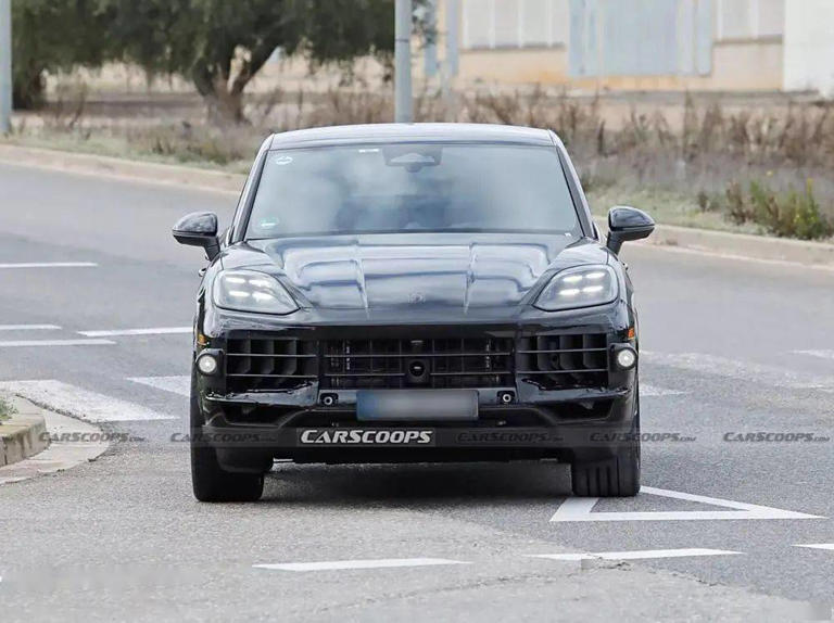 新款保时捷CayenneCoupé曝光：溜背造型配“鲨鱼鳍”，燃油动力依旧强劲？