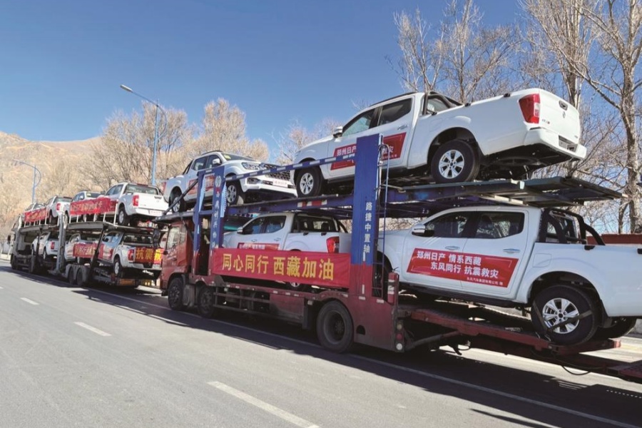 东风汽车抗震救灾首批捐赠车辆已到位