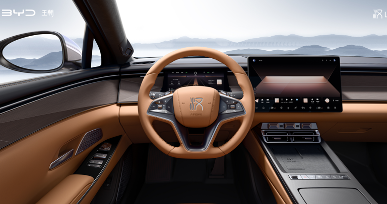 全新比亚迪“战神”来了！2秒级极速，尾部小字让BBA“自卑”？