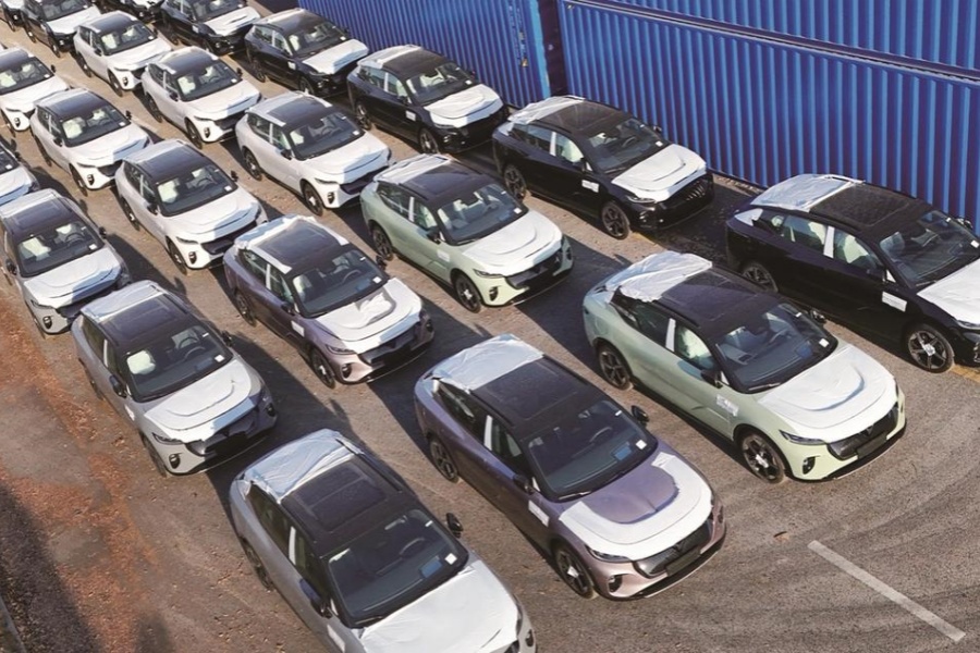 首批岚图知音全球版搭乘中欧班列发往挪威