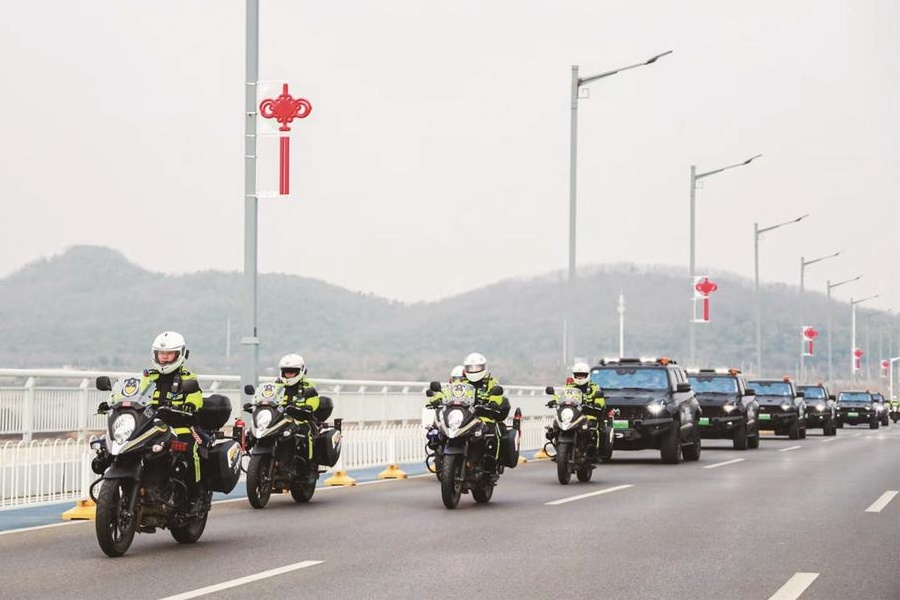 东风汽车温暖护航回家路