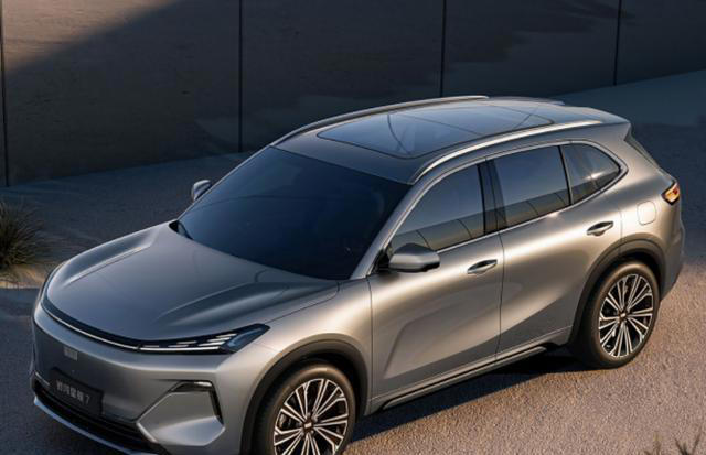 行业首款原生电混SUV！星舰7EM-i重塑四大用车新标准