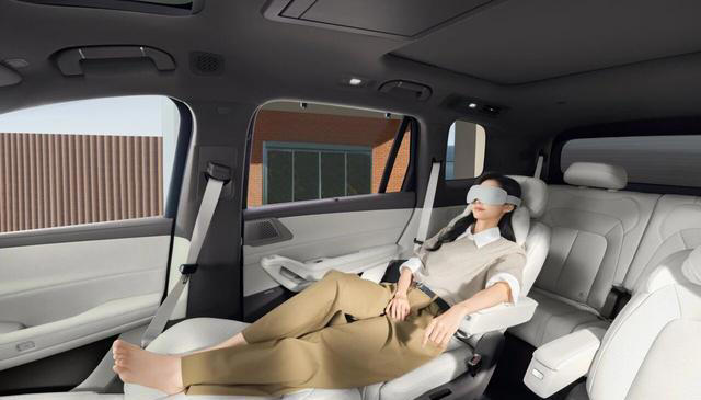 腾势N8L全系标配易三方，科技配置实用，享受便利舒适的出行体验