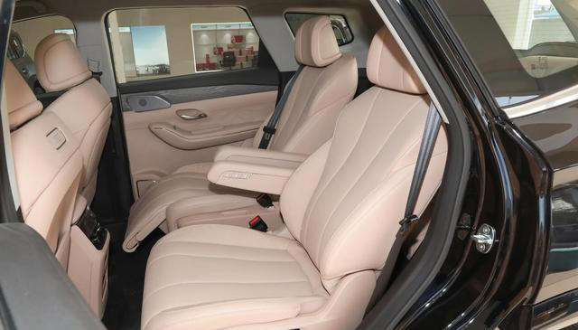 奇瑞造了台“L9”，6座+零重力座椅，油耗1.49L，补后仅14.29万起