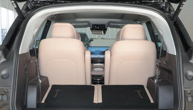 奇瑞造了台“L9”，6座+零重力座椅，油耗1.49L，补后仅14.29万起