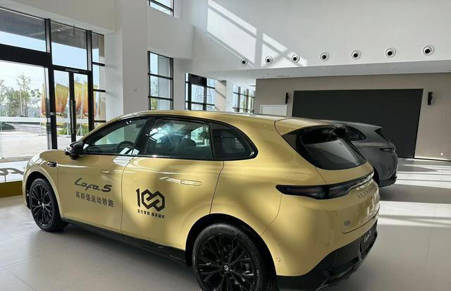 零跑Lafa5实车现身,小钢炮既视感+无框车门,续航605km+激光雷达 零跑Lafa5实车现身,小钢炮既视感+无框车门,续航605km+激光雷达