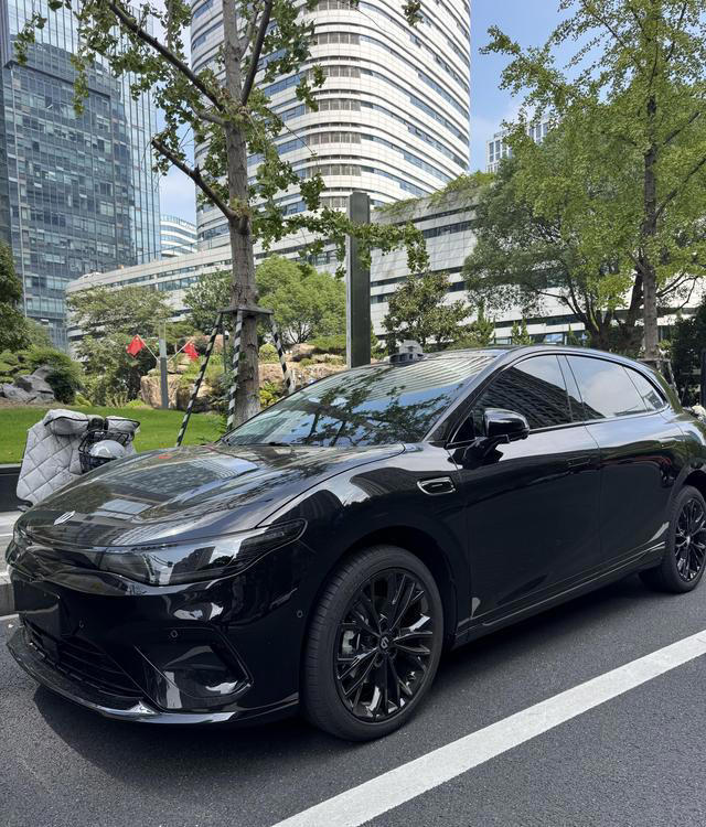 零跑Lafa5实车现身,小钢炮既视感+无框车门,续航605km+激光雷达 零跑Lafa5实车现身,小钢炮既视感+无框车门,续航605km+激光雷达