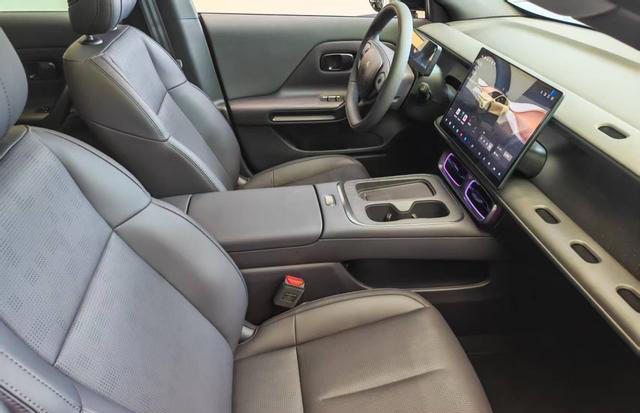 零跑Lafa5实车现身,小钢炮既视感+无框车门,续航605km+激光雷达 零跑Lafa5实车现身,小钢炮既视感+无框车门,续航605km+激光雷达