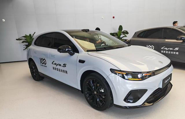 零跑Lafa5实车现身,小钢炮既视感+无框车门,续航605km+激光雷达 零跑Lafa5实车现身,小钢炮既视感+无框车门,续航605km+激光雷达