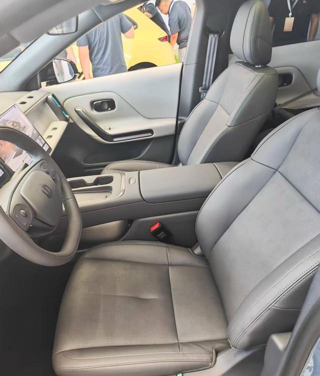 零跑Lafa5实车现身,小钢炮既视感+无框车门,续航605km+激光雷达 零跑Lafa5实车现身,小钢炮既视感+无框车门,续航605km+激光雷达