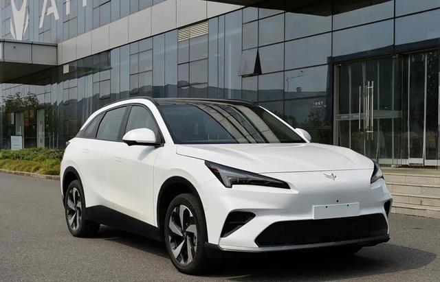 2026款极狐阿尔法T5开启预售，配置动力新调整，10月底上市