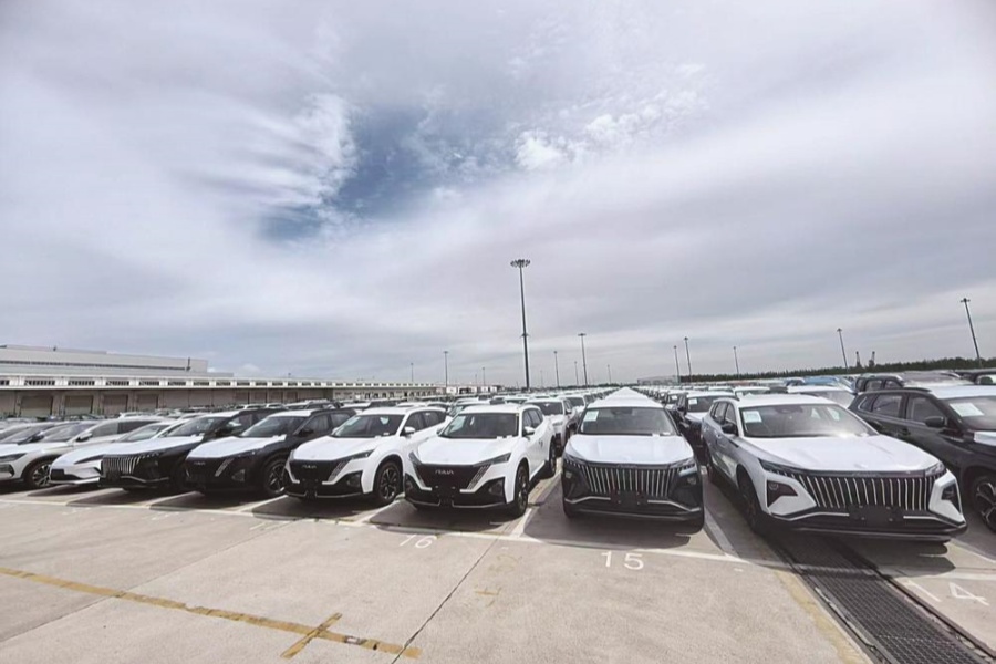 奕派科技千辆整车紧急发运东欧