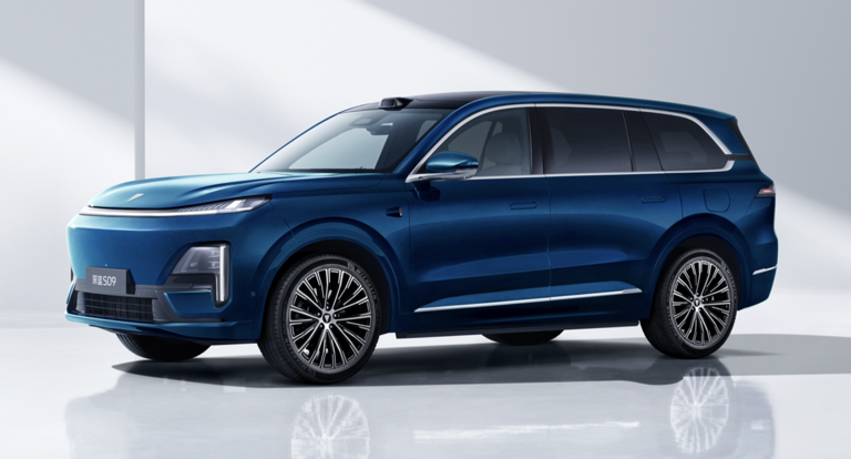 深蓝S09“加配不加价”反遭差评潮，115亿亏空难撑高端梦