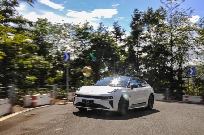 焕新极氪001上市权益后限时售价25.98万元起