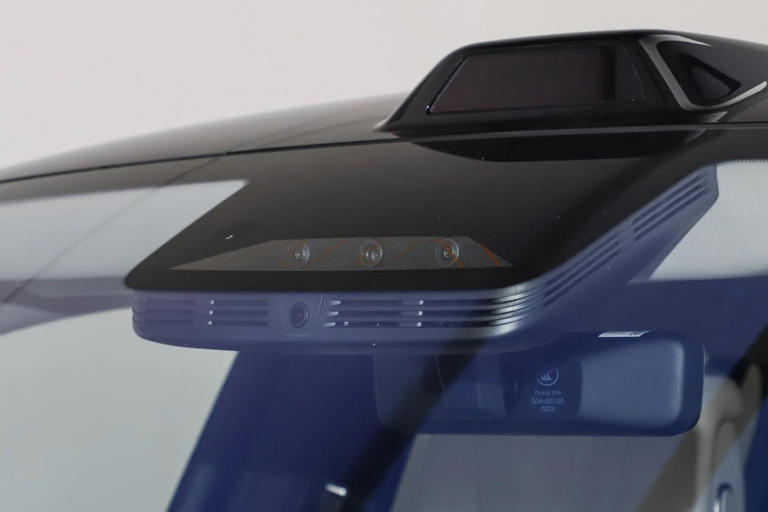 比亚迪放大招！5.2米全尺寸6座SUV，云辇三电机3.9S破百