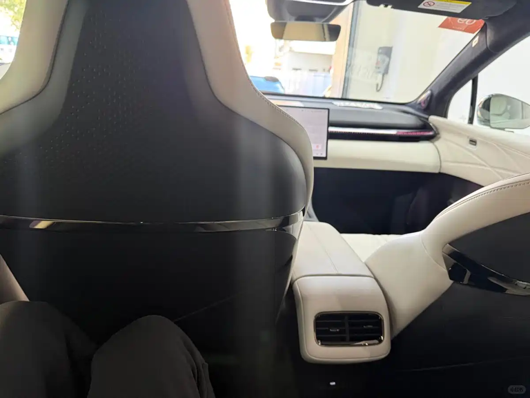 新款极氪X实车曝光，内饰变化大，预计四季度内上市