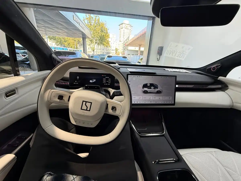 新款极氪X实车曝光，内饰变化大，预计四季度内上市