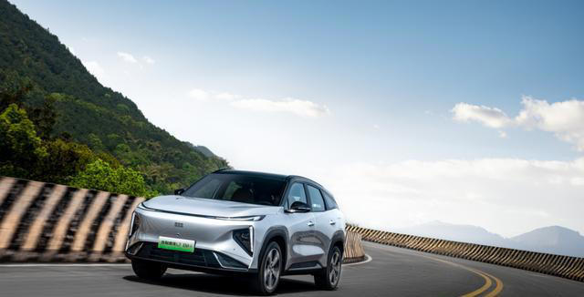 节能经济，家庭出行的省钱利器——吉利银河L7EM-i