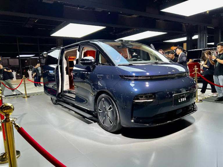 宾利设计师操刀，吉利“L380”实车亮相，8座续航650km！