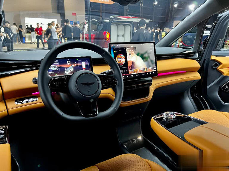 宾利设计师操刀，吉利“L380”实车亮相，8座续航650km！