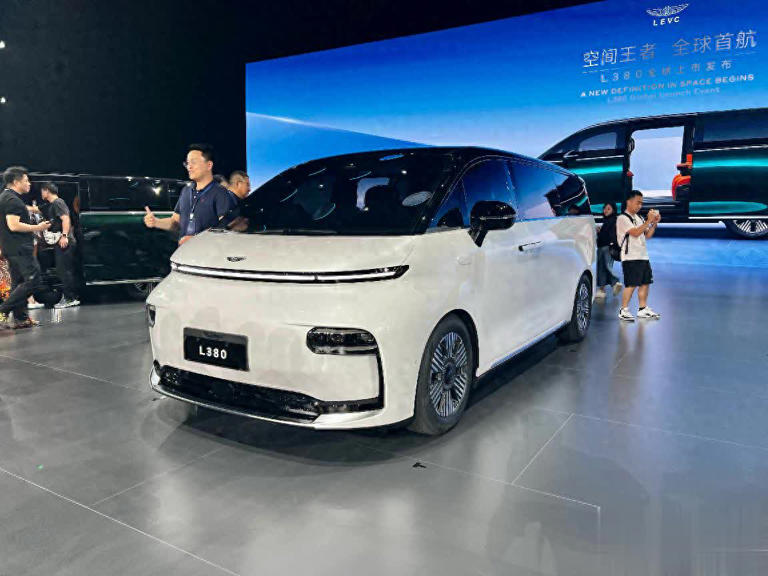 宾利设计师操刀，吉利“L380”实车亮相，8座续航650km！