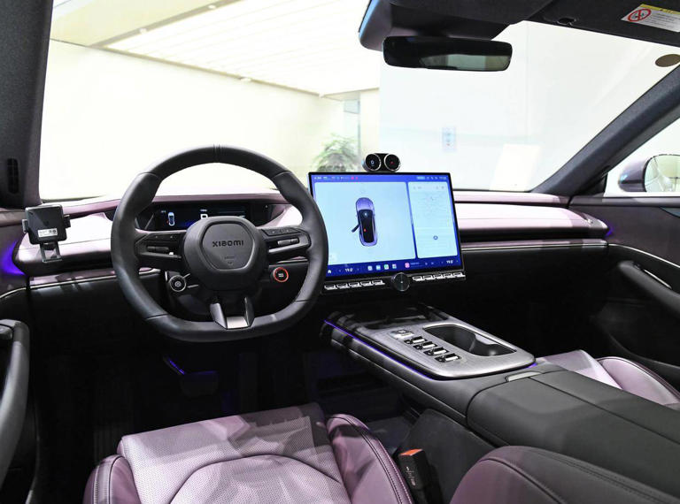 小米SU7Targa双门敞篷跑车来袭，铝制防滚架配全玻璃顶，2.7秒破百续航800km