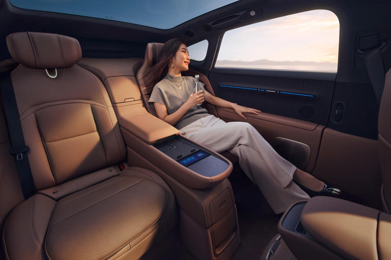 阿维塔12四激光版正式上市权益后25.99万元起售