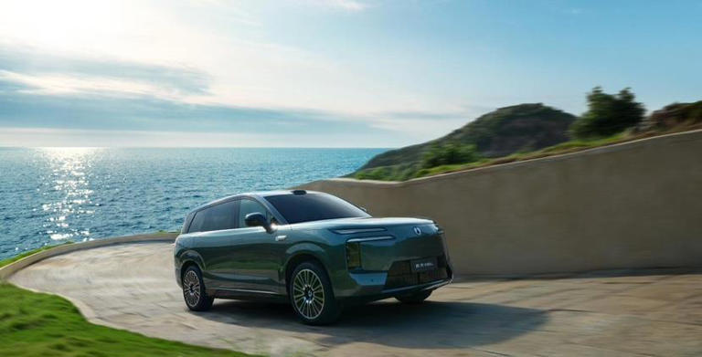 30万级家庭豪华国产SUV杀到！连BBA都坐不住了