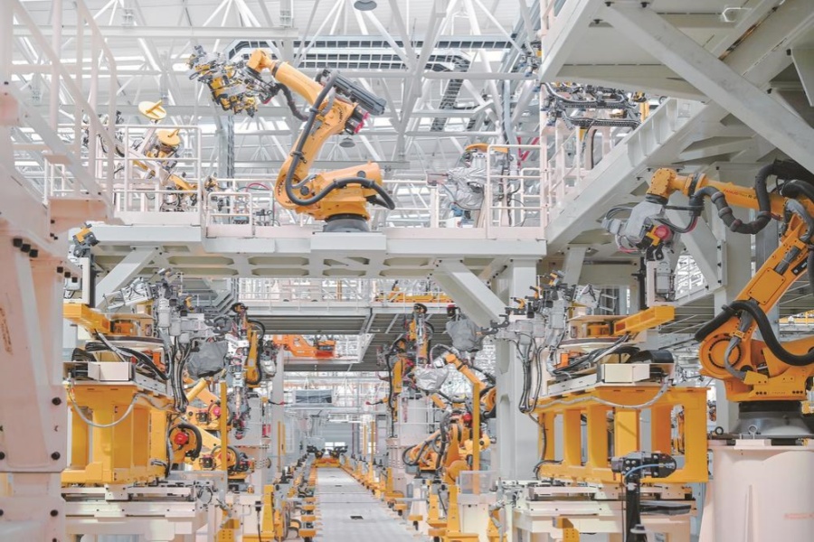 在“未来工厂”感受东风“智造”