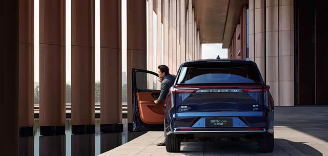 揽月C-DM“顶格对标”风云T11谁才是家庭六座旗舰SUV真标杆