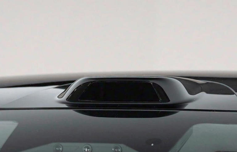 搭载云辇-A+易三方，还有后排娱乐屏+冰箱，比亚迪的全新SUV很强