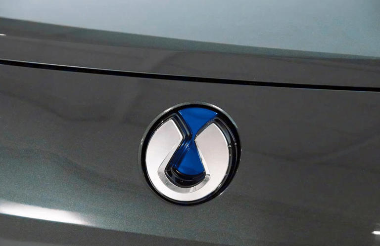 搭载云辇-A+易三方，还有后排娱乐屏+冰箱，比亚迪的全新SUV很强