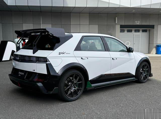 现代IONIQ5NEdition国内首秀，配备专属套件！