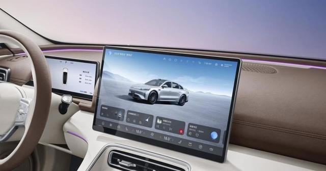 首款C级智慧旗舰，标配猎鹰700，车长超5米，将于11月15日上市