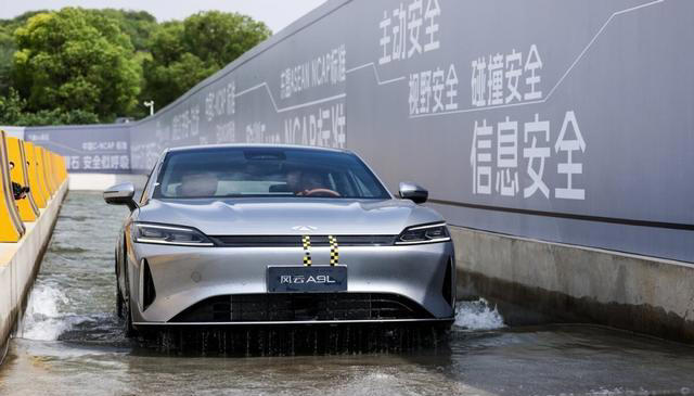 首款C级智慧旗舰，标配猎鹰700，车长超5米，将于11月15日上市