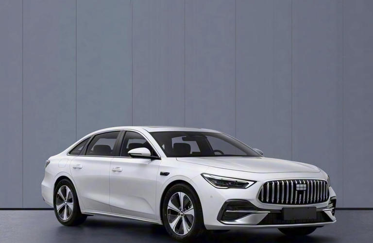 吉利下一个“爆款”，轿跑式车身，搭载雷神电混，纯电能跑165km