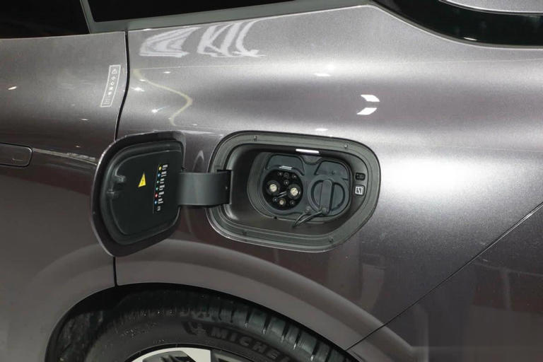 预算15-20万买车，选电车还是油车？这3款轿车别错过