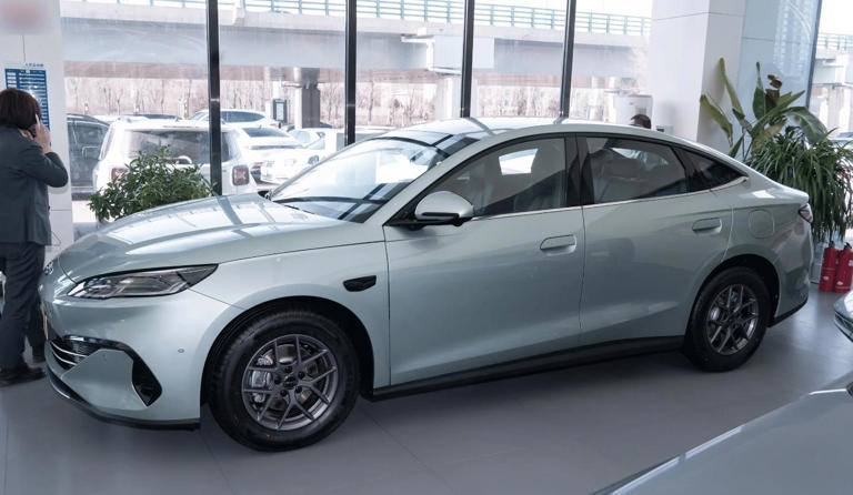 新款海豹06DM降到9.68万起，续航反而提升，比秦L更适合家庭？